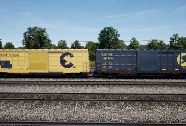 Güterwagen der CSX (gelb), vormals Chessie System